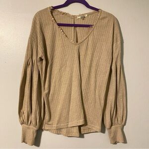 Gimmicks Beige Knit Top Lace Trim Neckline (Buckle)